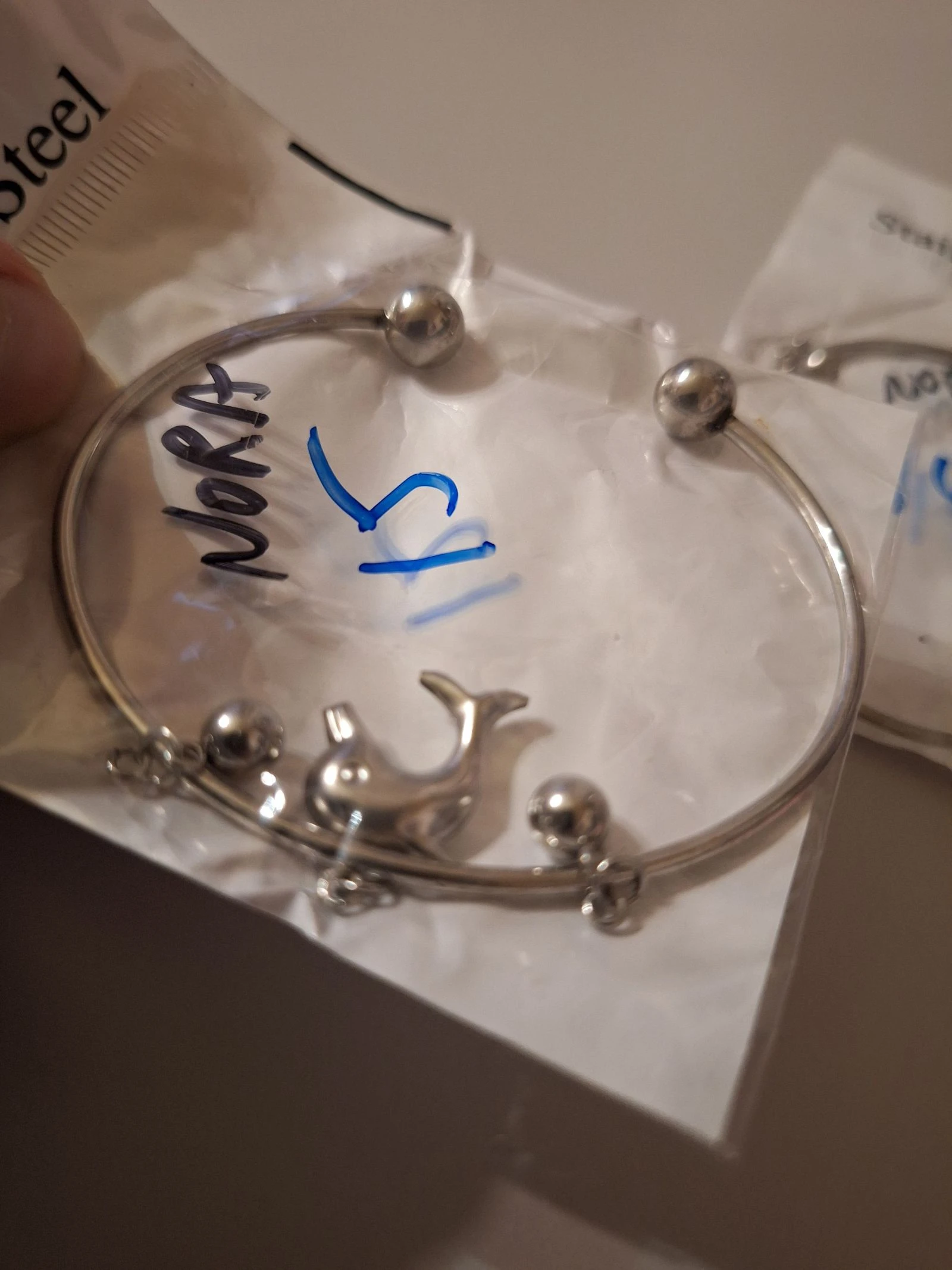 Hermoso brazalete ajustable de acero inoxidable plateado de 5 mm de ancho – photo 4